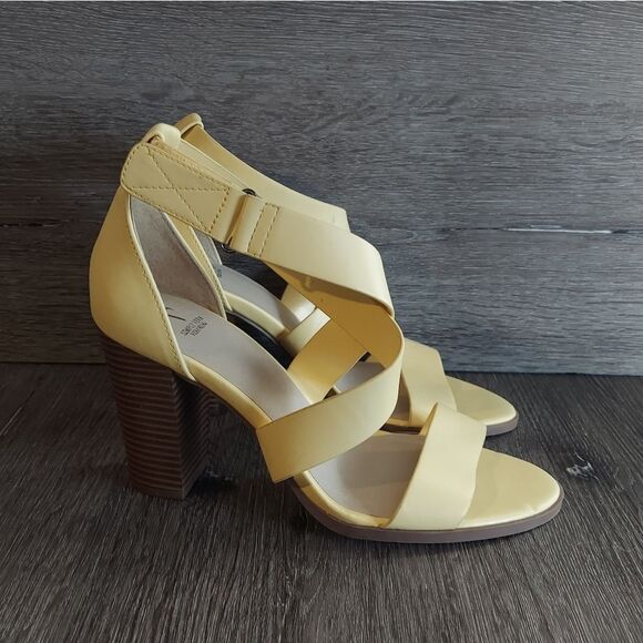 Simply Vera Vera Wang Braestar Women's Heeled Sandals Size 9 - Excellent Conditi - Picture 1 of 9